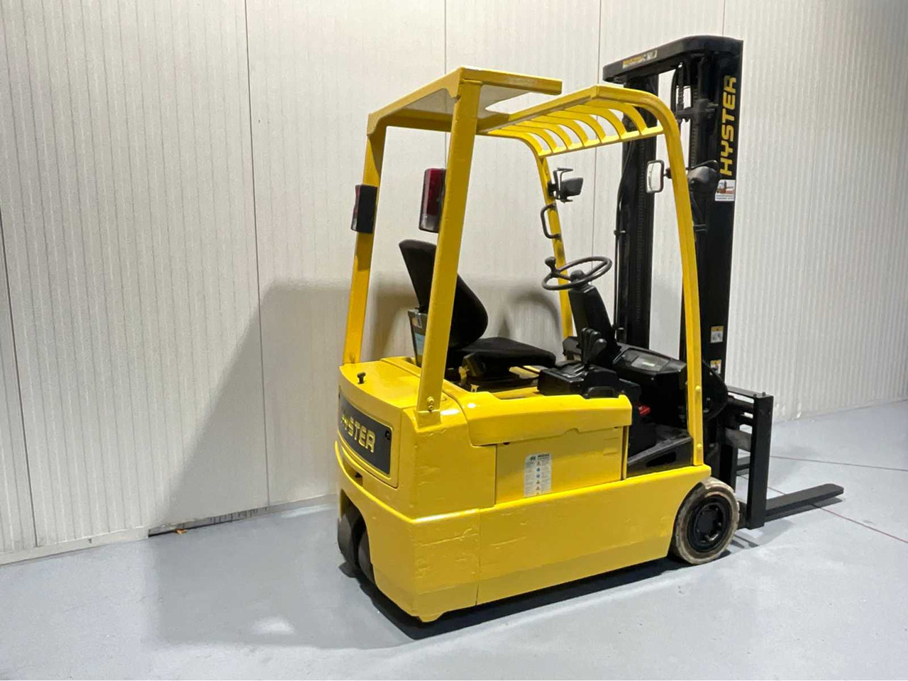 HYSTER ELECTRIC FORKLIFT -3.8M MAST, FORK POSITIONER - J1.60XMT - FORKLIFT, BATTERY CHARGER - Carretilla elevadora: foto 4 HYSTER ELECTRIC FORKLIFT -3.8M MAST, FORK POSITIONER - J1.60XMT - FORKLIFT, BATTERY CHARGER - Carretilla elevadora: foto 4