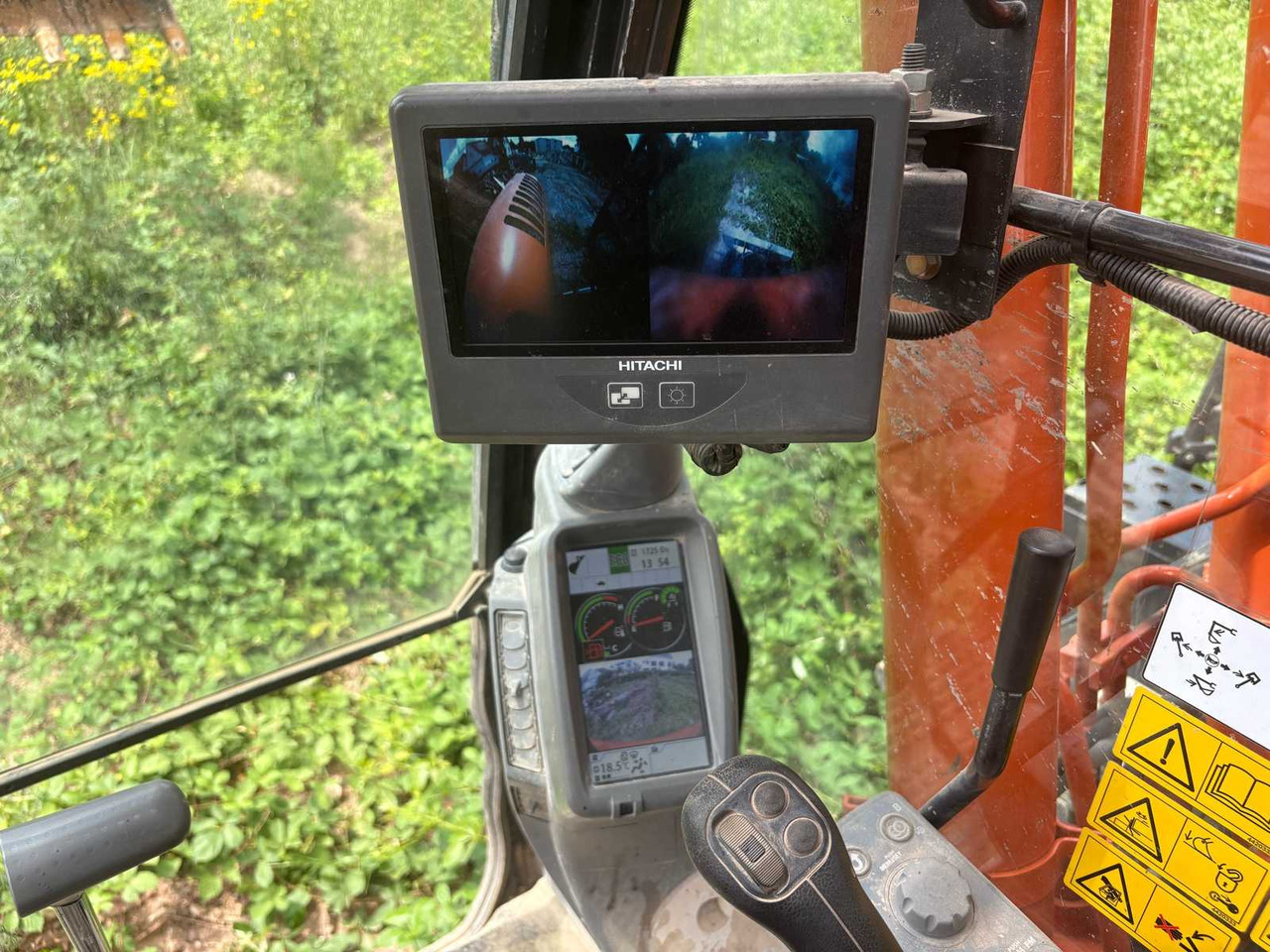 Excavadora de cadenas Hitachi ZX135 US-6: foto 7