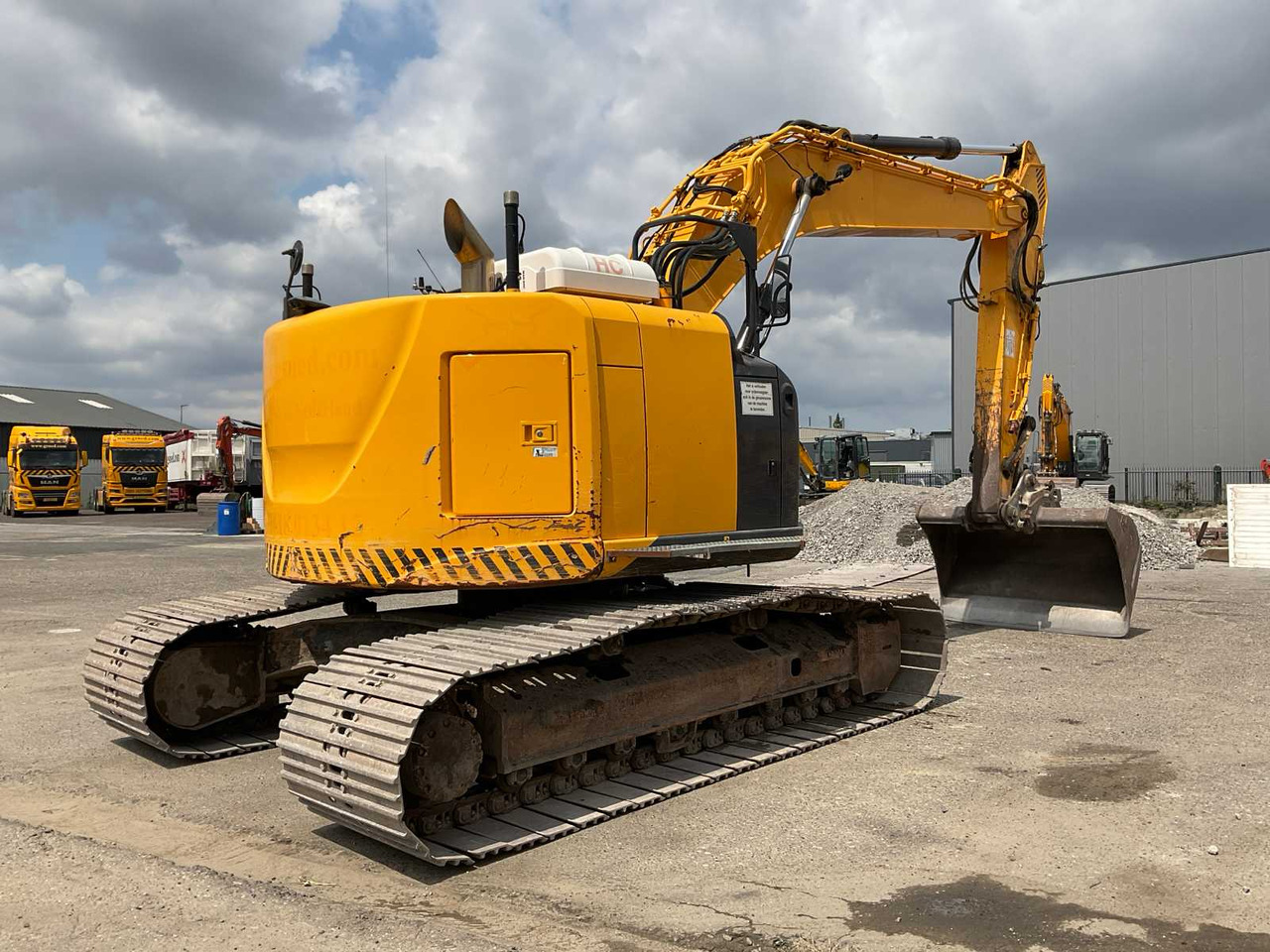Hitachi ZX225USLC-5B - Excavadora de cadenas: foto 3 Hitachi ZX225USLC-5B - Excavadora de cadenas: foto 3