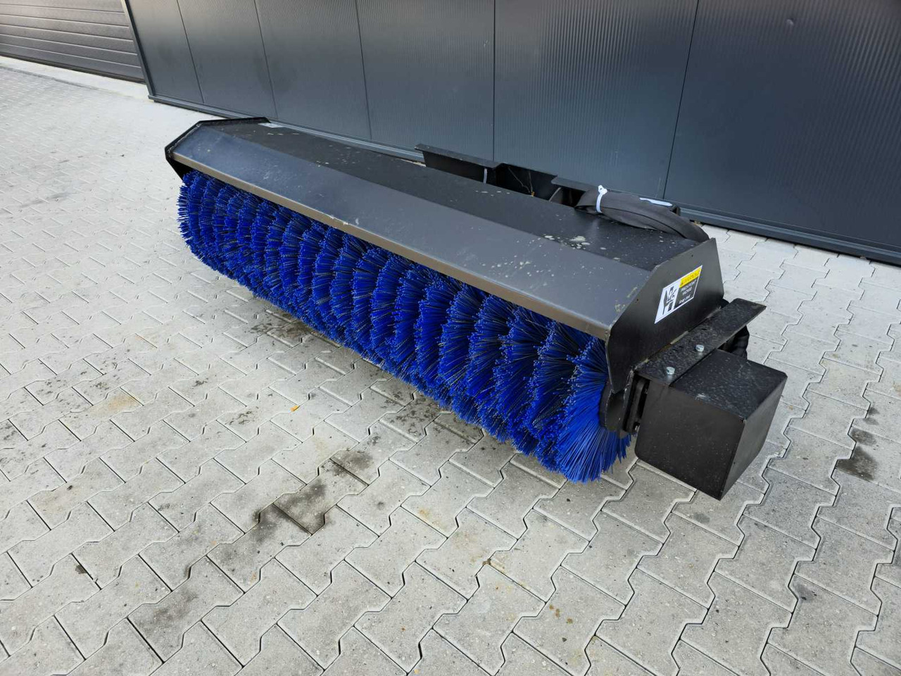 Rhino-cross 72 inch Angle broom Schrankbezem veegmachine - Implemento para Maquinaria de construcción: foto 1 Rhino-cross 72 inch Angle broom Schrankbezem veegmachine - Implemento para Maquinaria de construcción: foto 1