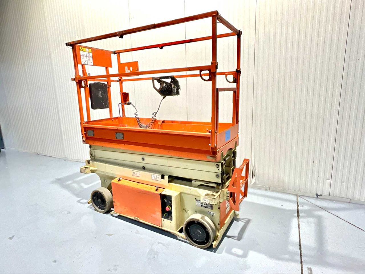 JLG -6RS - AERIAL PLATFORM, 2015, WORKING HEIGHT 7.8 METERS, 279 HOURS, SCISSOR LIFT EXTENDABLE - Plataforma elevadora: foto 4 JLG -6RS - AERIAL PLATFORM, 2015, WORKING HEIGHT 7.8 METERS, 279 HOURS, SCISSOR LIFT EXTENDABLE - Plataforma elevadora: foto 4