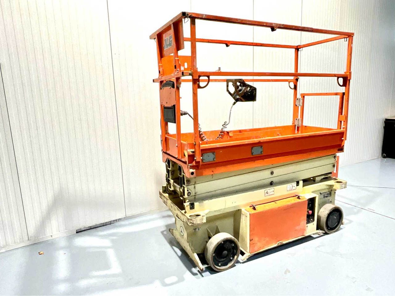 JLG -6RS - AERIAL PLATFORM, 2015, WORKING HEIGHT 7.8 METERS, 279 HOURS, SCISSOR LIFT EXTENDABLE - Plataforma elevadora: foto 2 JLG -6RS - AERIAL PLATFORM, 2015, WORKING HEIGHT 7.8 METERS, 279 HOURS, SCISSOR LIFT EXTENDABLE - Plataforma elevadora: foto 2