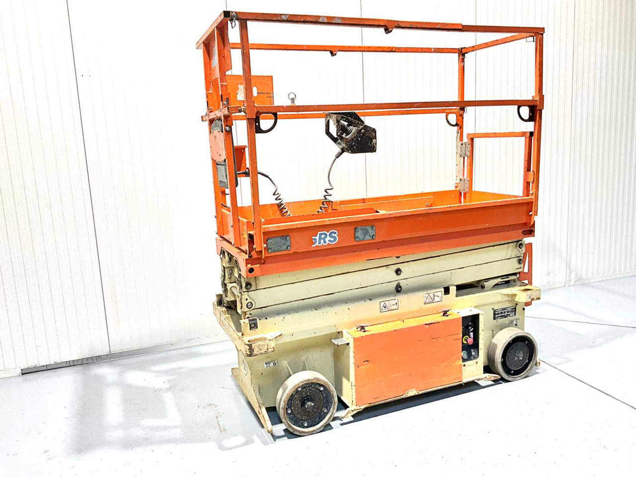 JLG -6RS - AERIAL PLATFORM, BJ. 2015 WORKING HEIGHT 7.8M, EXTENDABLE TO 2.55M - Plataforma elevadora: foto 1 JLG -6RS - AERIAL PLATFORM, BJ. 2015 WORKING HEIGHT 7.8M, EXTENDABLE TO 2.55M - Plataforma elevadora: foto 1