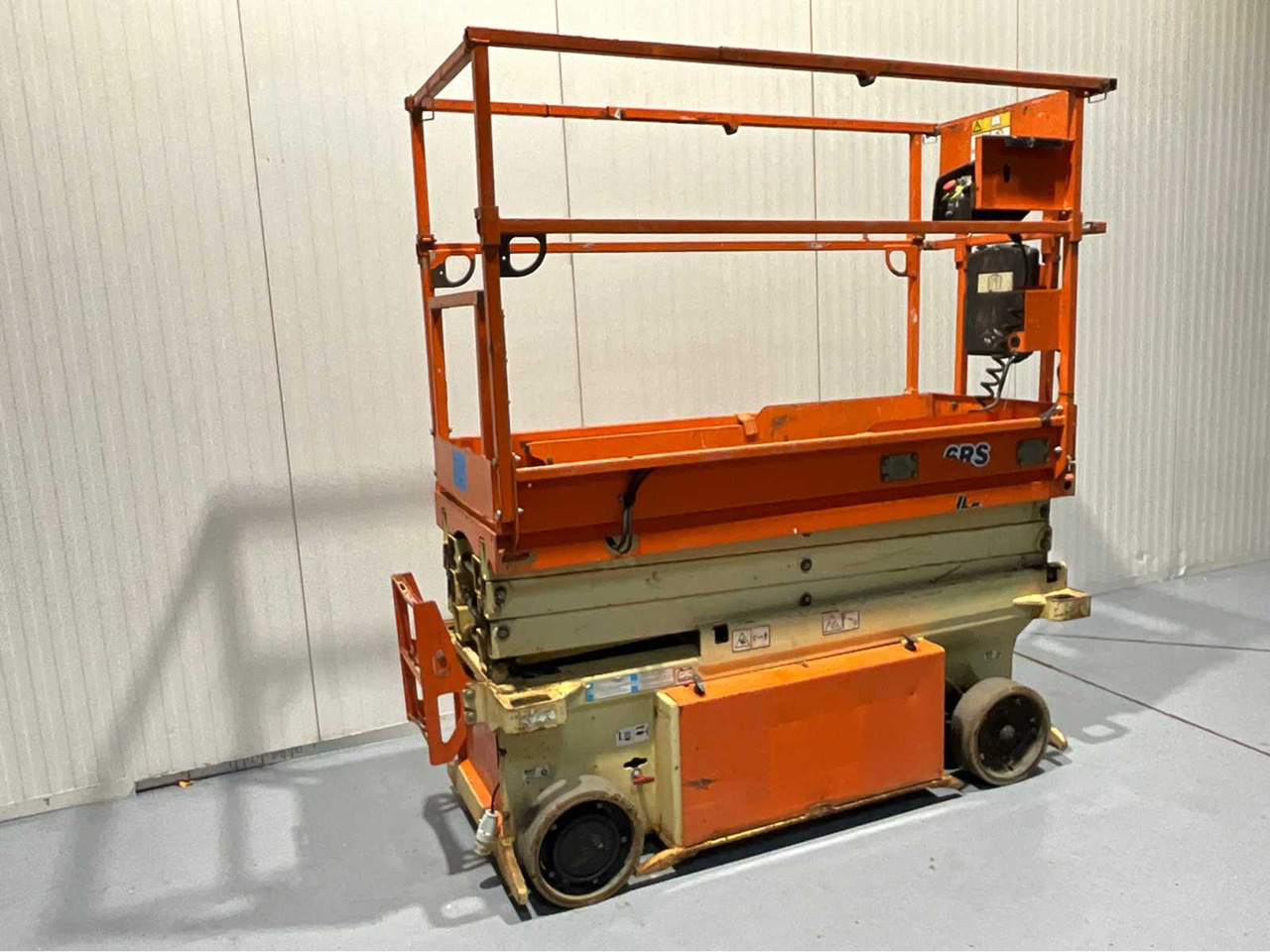 JLG -6RS - AERIAL PLATFORM, WORKING HEIGHT 7.8M, EXTENDABLE TO 2.55M - 382 HOURS - Plataforma elevadora: foto 1 JLG -6RS - AERIAL PLATFORM, WORKING HEIGHT 7.8M, EXTENDABLE TO 2.55M - 382 HOURS - Plataforma elevadora: foto 1