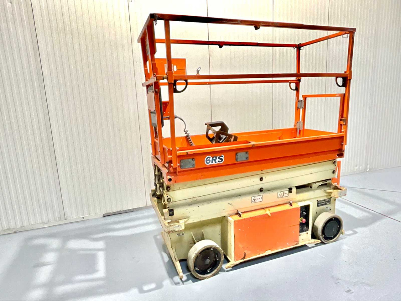JLG -6RS - AERIAL WORK PLATFORM, WORKING HEIGHT 7.8M, EXTENDABLE TO 2.55M, 315 HOURS - Plataforma elevadora: foto 1 JLG -6RS - AERIAL WORK PLATFORM, WORKING HEIGHT 7.8M, EXTENDABLE TO 2.55M, 315 HOURS - Plataforma elevadora: foto 1