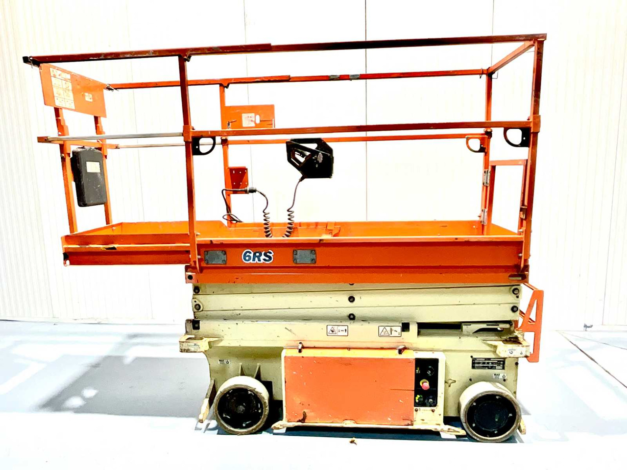 JLG -6RS - AERIAL WORK PLATFORM, WORKING HEIGHT 7.8M, EXTENDABLE TO 2.55M, 315 HOURS - Plataforma elevadora: foto 2 JLG -6RS - AERIAL WORK PLATFORM, WORKING HEIGHT 7.8M, EXTENDABLE TO 2.55M, 315 HOURS - Plataforma elevadora: foto 2