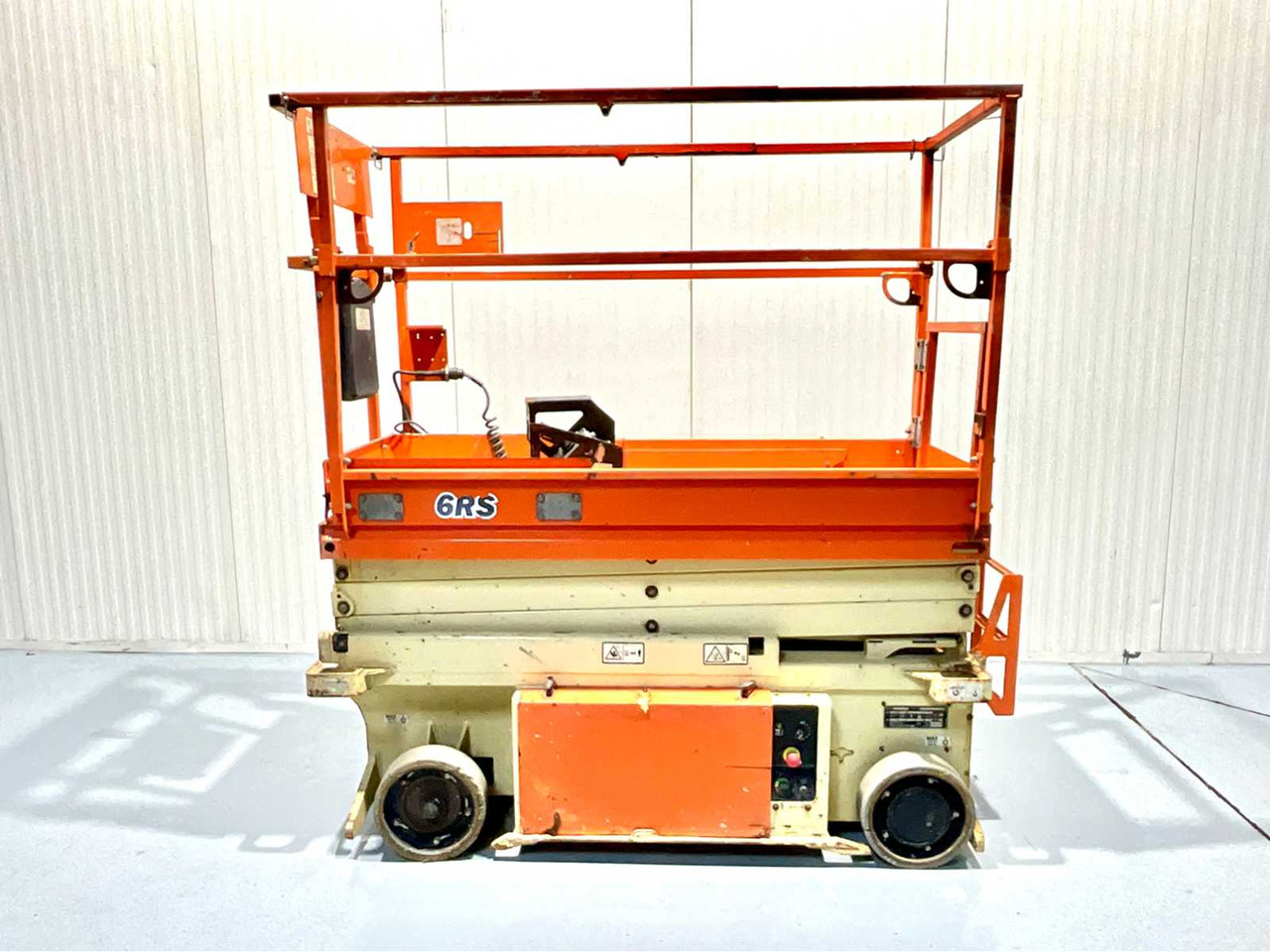 JLG -6RS - AERIAL WORK PLATFORM, WORKING HEIGHT 7.8M, EXTENDABLE TO 2.55M, 315 HOURS - Plataforma elevadora: foto 3 JLG -6RS - AERIAL WORK PLATFORM, WORKING HEIGHT 7.8M, EXTENDABLE TO 2.55M, 315 HOURS - Plataforma elevadora: foto 3