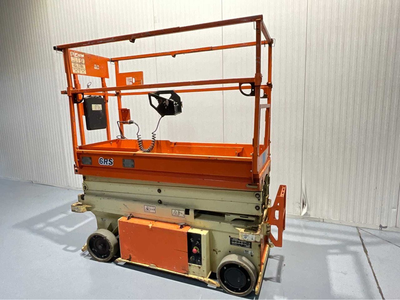 JLG -6RS - AERIAL WORK PLATFORM, WORKING HEIGHT 7.8M, EXTENDABLE TO 2.55M, 315 HOURS - Plataforma elevadora: foto 4 JLG -6RS - AERIAL WORK PLATFORM, WORKING HEIGHT 7.8M, EXTENDABLE TO 2.55M, 315 HOURS - Plataforma elevadora: foto 4