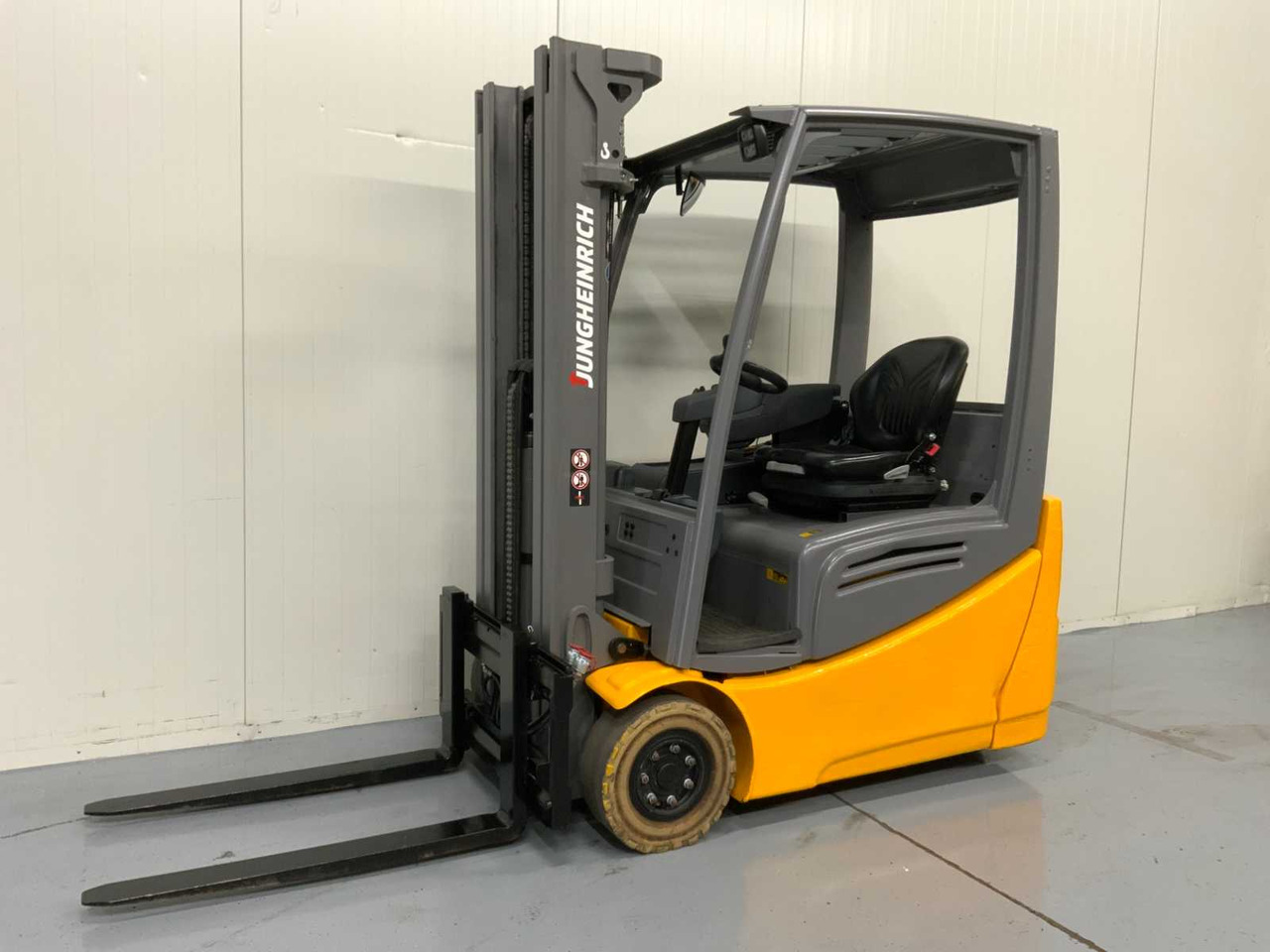 JUNGHEINRICH EFG216K - 4.6M PLYWOOD, FREE-LIFT, SIDE-SHIFT - FORKLIFT - Carretilla elevadora: foto 1 JUNGHEINRICH EFG216K - 4.6M PLYWOOD, FREE-LIFT, SIDE-SHIFT - FORKLIFT - Carretilla elevadora: foto 1