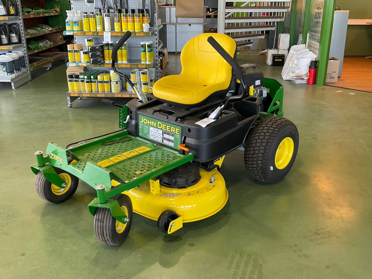 John Deere Z335E - Cortacésped: foto 1 John Deere Z335E - Cortacésped: foto 1