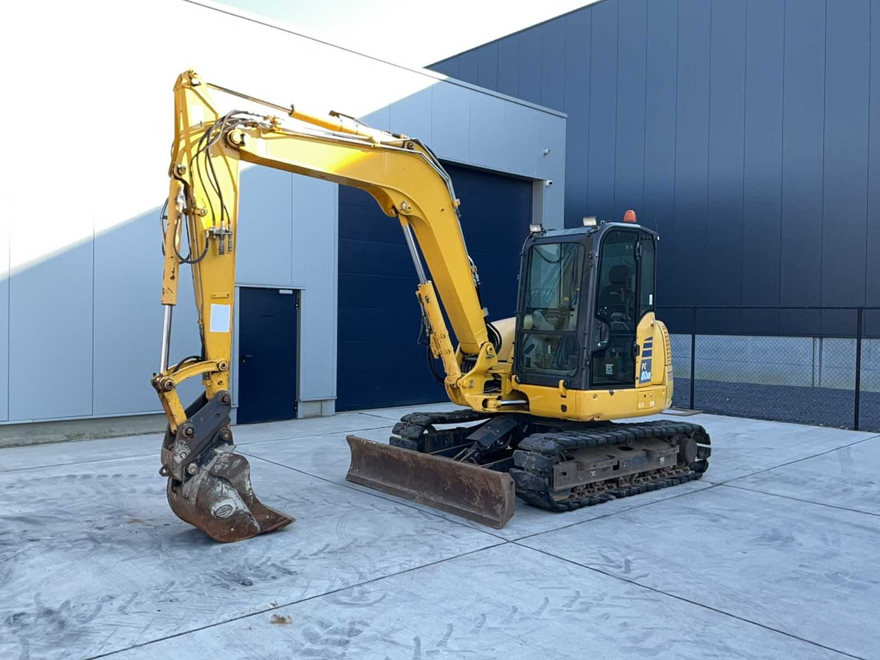 Komatsu PC80MR - Excavadora de cadenas: foto 1 Komatsu PC80MR - Excavadora de cadenas: foto 1
