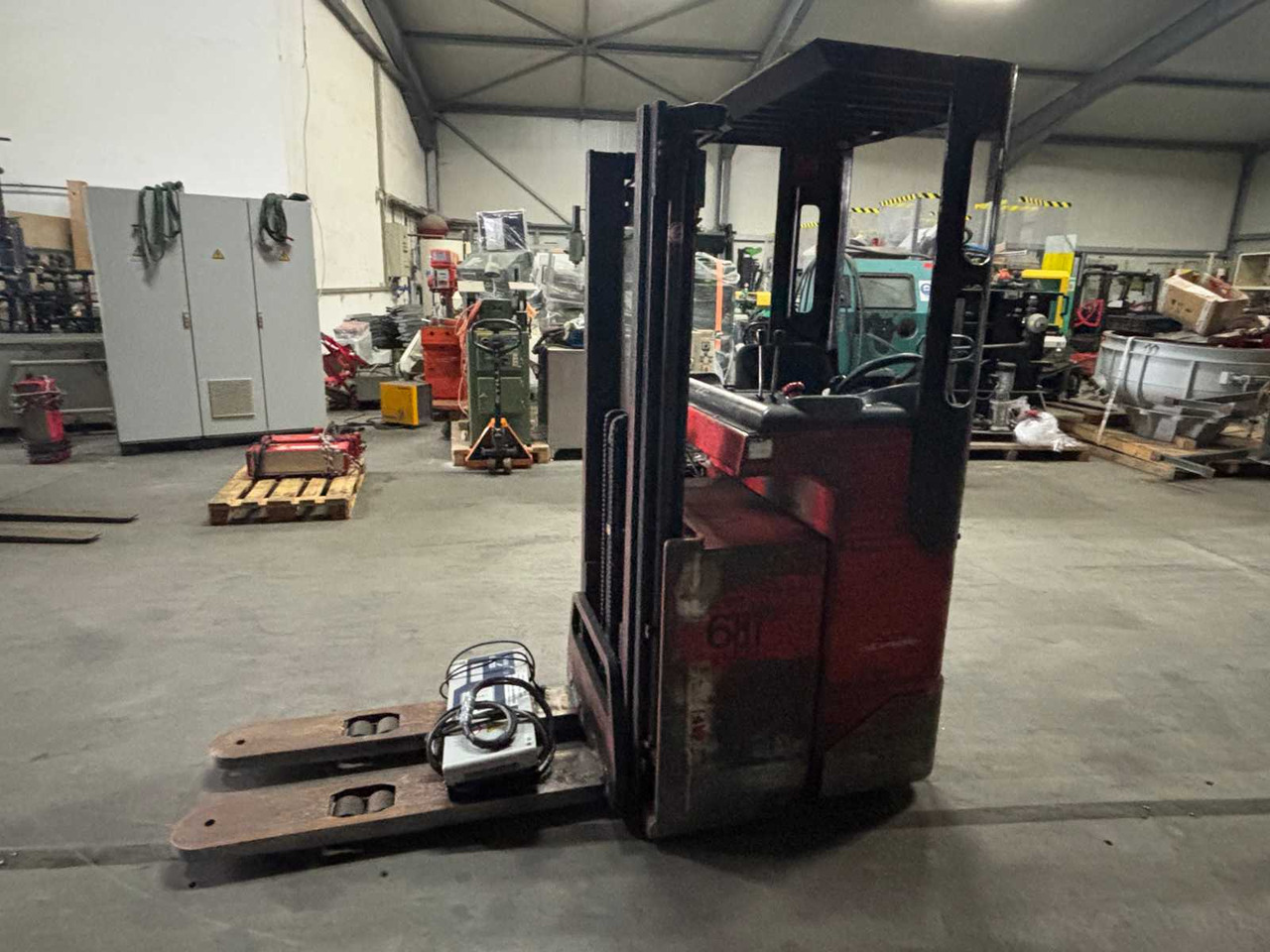 LINDE L 16 REACH FORKLIFT - Carretilla elevadora: foto 4 LINDE L 16 REACH FORKLIFT - Carretilla elevadora: foto 4