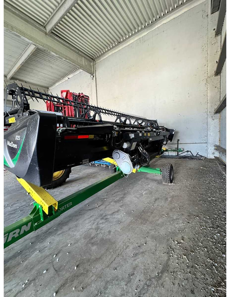 MACDON DRAPER HEADER D125 - Cosechadora de granos: foto 1 MACDON DRAPER HEADER D125 - Cosechadora de granos: foto 1