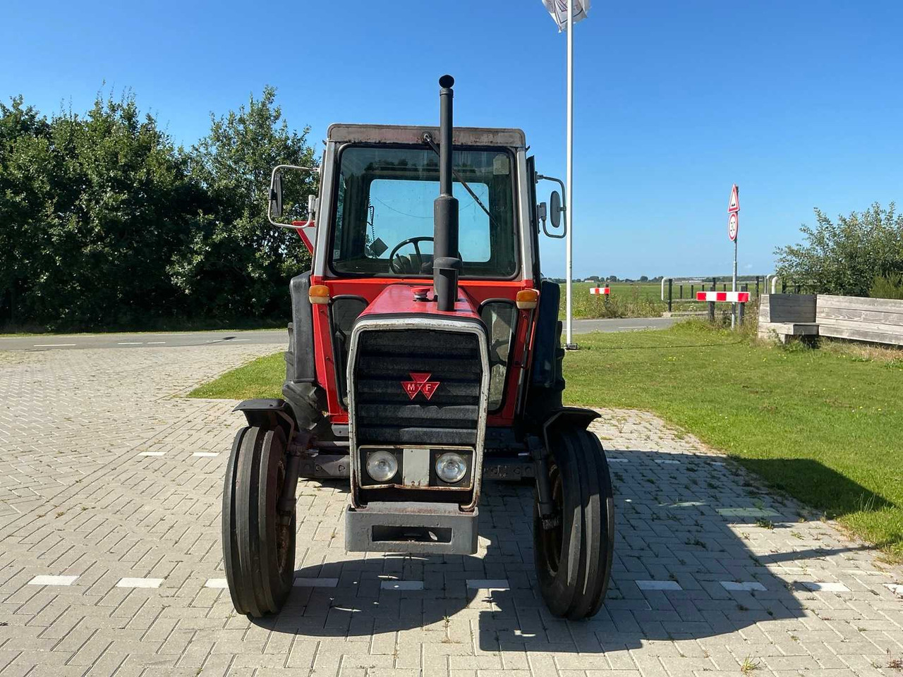 Massey Ferguson 560 - Tractor: foto 2 Massey Ferguson 560 - Tractor: foto 2