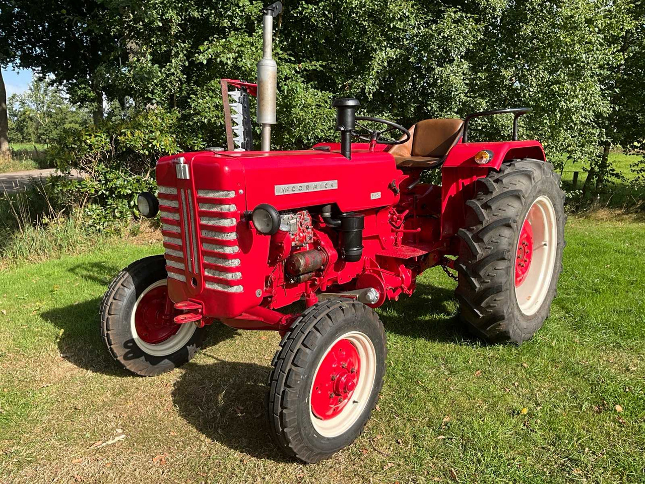 Mc Cormick international D-324 - Tractor: foto 2 Mc Cormick international D-324 - Tractor: foto 2