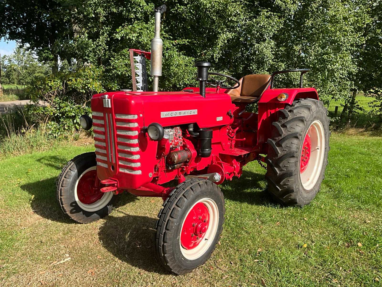 Mc Cormick international D-324 - Tractor: foto 1 Mc Cormick international D-324 - Tractor: foto 1