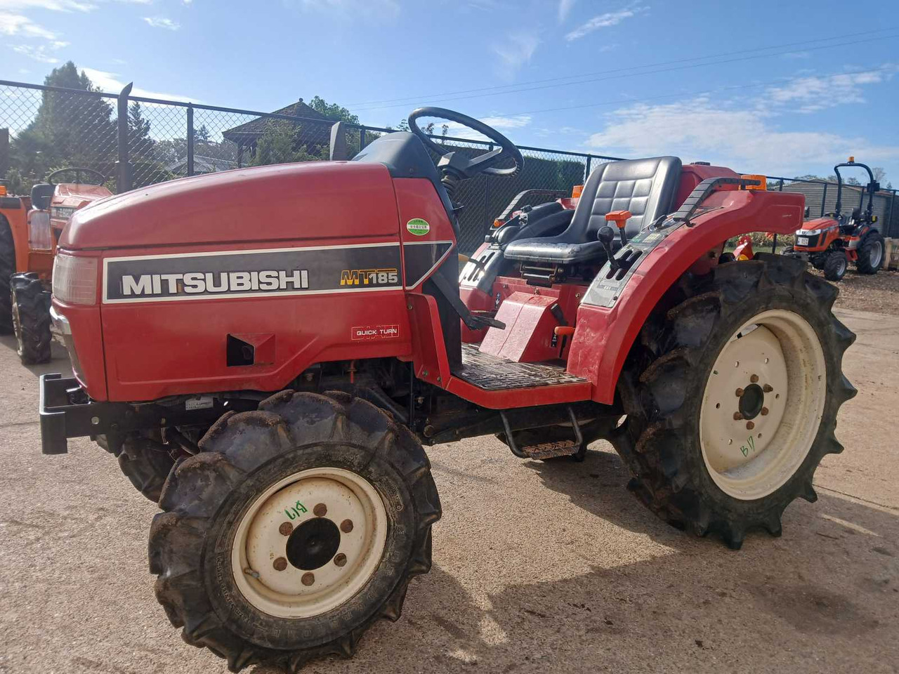 Mitsubishi MT185 - Mini tractor: foto 1 Mitsubishi MT185 - Mini tractor: foto 1