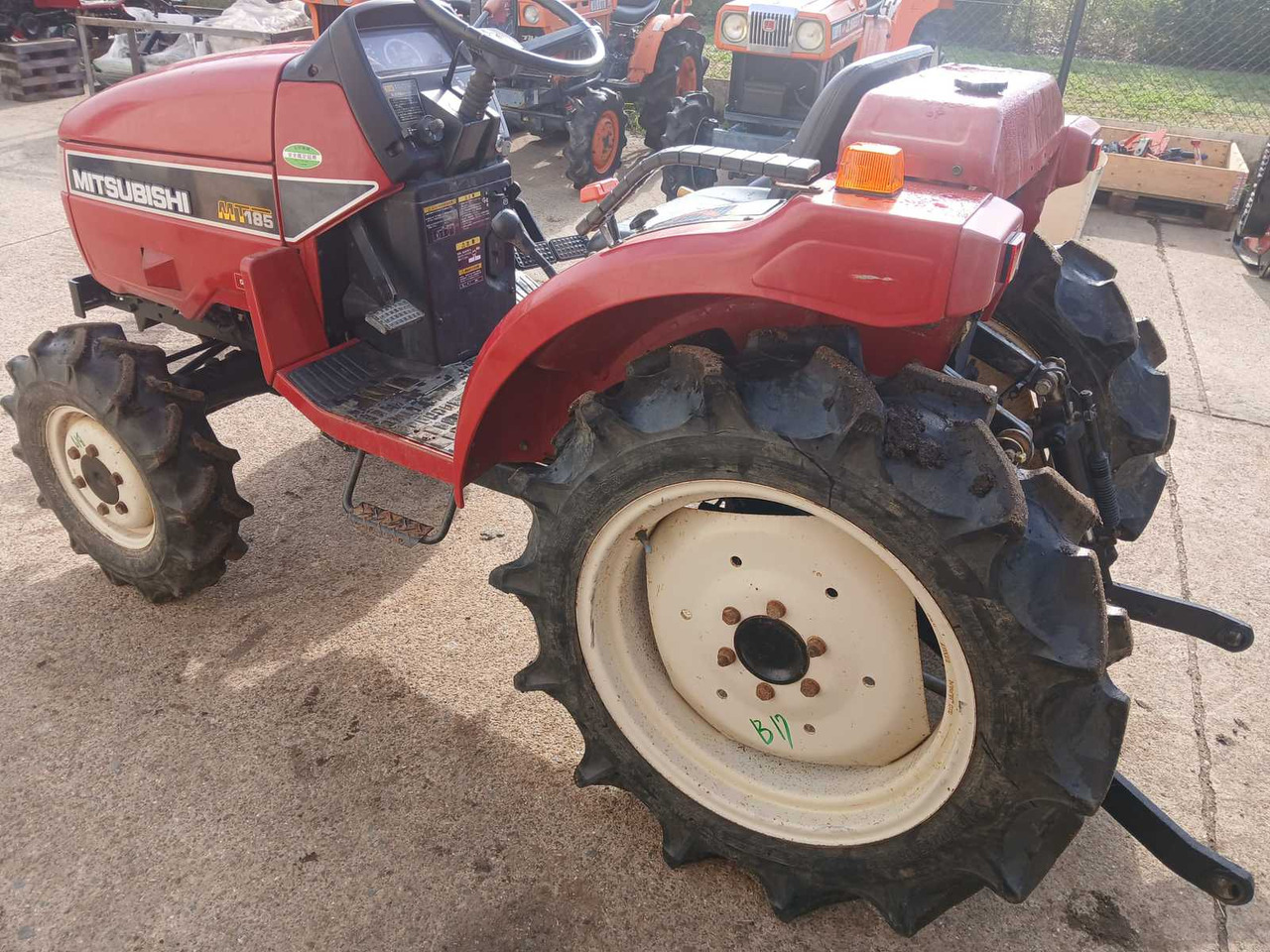 Mitsubishi MT185 - Mini tractor: foto 4 Mitsubishi MT185 - Mini tractor: foto 4