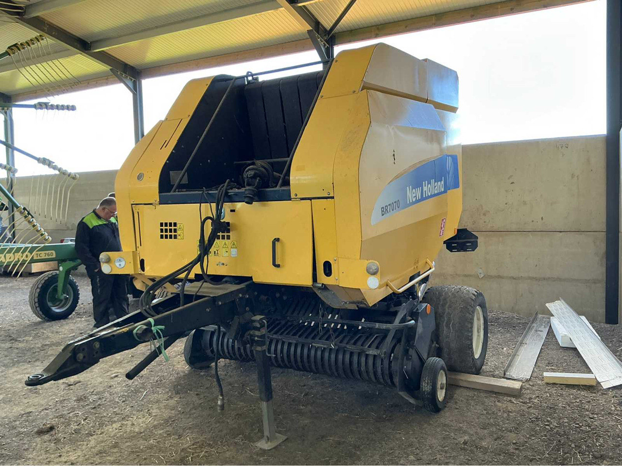 New Holland BR7070 - Rotoempacadora: foto 1 New Holland BR7070 - Rotoempacadora: foto 1