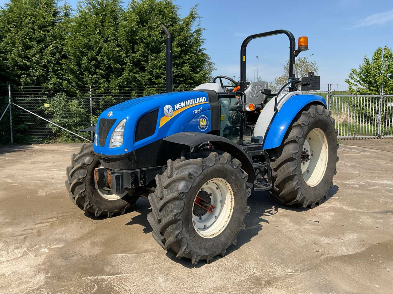 New holland T4.75 S - Tractor: foto 1 New holland T4.75 S - Tractor: foto 1