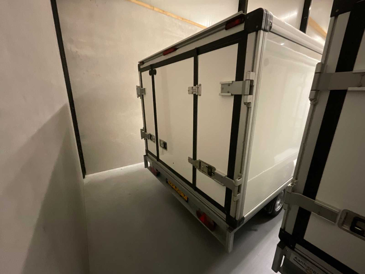 2023 EDUARD 4 TRAILER WITH KEYFROST FRIDGE FREEZER BODY - Remolque: foto 3 2023 EDUARD 4 TRAILER WITH KEYFROST FRIDGE FREEZER BODY - Remolque: foto 3