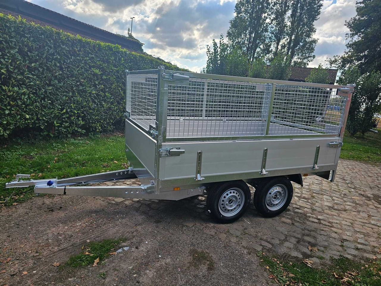 BW TRAILERS - 2025 - NEW - UNBRAKED PLATFORM TRAILER WITH WIRE NET - Remolque: foto 1 BW TRAILERS - 2025 - NEW - UNBRAKED PLATFORM TRAILER WITH WIRE NET - Remolque: foto 1