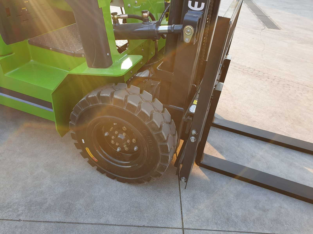 STIPP LI-ION FORKLIFT - Carretilla elevadora: foto 5 STIPP LI-ION FORKLIFT - Carretilla elevadora: foto 5