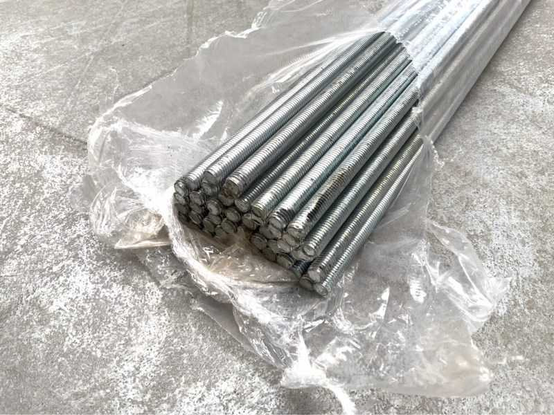 Threaded rod M8 (1000x) - Equipo de construcción: foto 1 Threaded rod M8 (1000x) - Equipo de construcción: foto 1