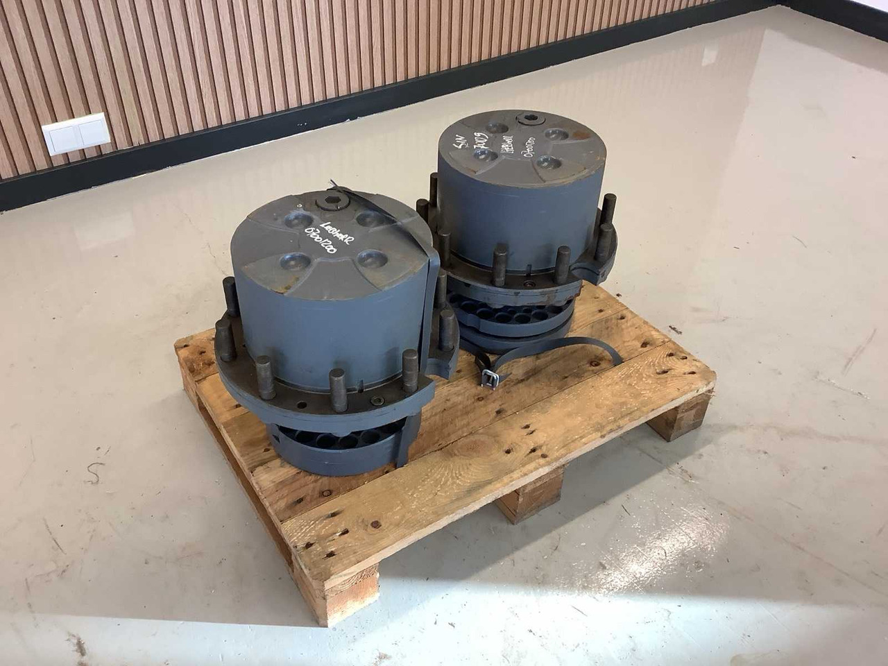 UNUSED 2X LIEBHERR 914 FINAL DELAY - Excavadora de ruedas: foto 1 UNUSED 2X LIEBHERR 914 FINAL DELAY - Excavadora de ruedas: foto 1