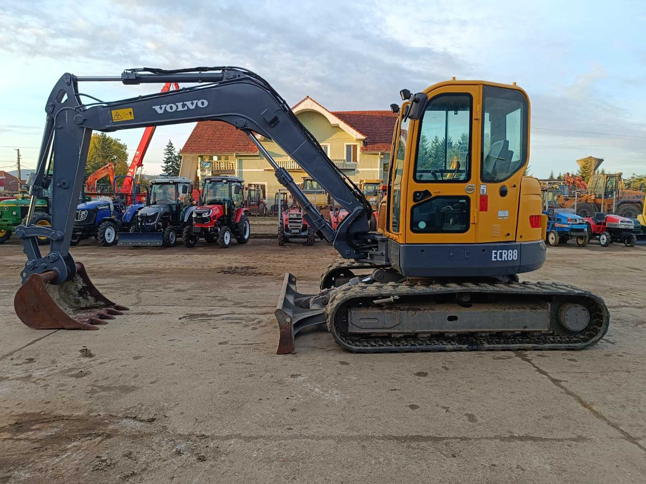 VOLVO - ECR88 - MIDI-EXCAVATOR - 2013 - Excavadora: foto 1 VOLVO - ECR88 - MIDI-EXCAVATOR - 2013 - Excavadora: foto 1