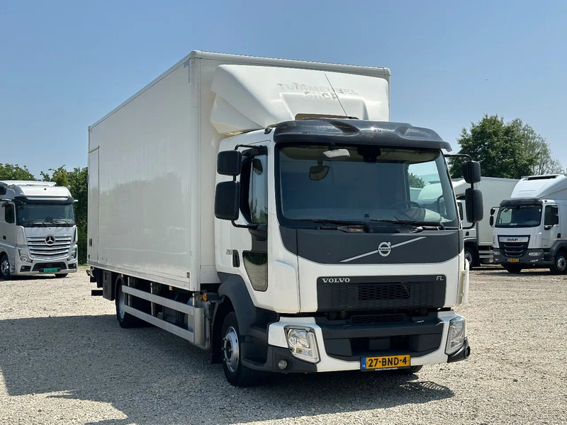 Volvo FL - Camión caja cerrada: foto 1 Volvo FL - Camión caja cerrada: foto 1