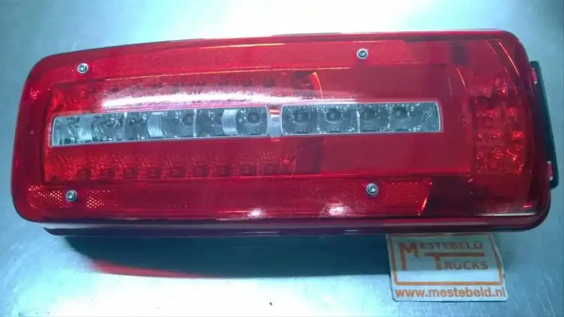 DAF Achterlicht LED CF-XF105 rechts - Sistema eléctrico para Camión: foto 1 DAF Achterlicht LED CF-XF105 rechts - Sistema eléctrico para Camión: foto 1