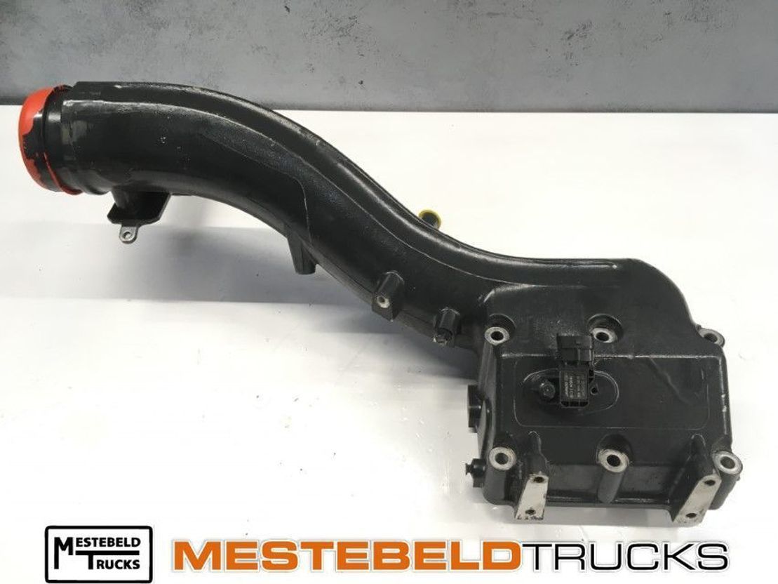 Iveco Inlaatpijp cursor 11 - Sistema de admisión de aire para Camión: foto 1 Iveco Inlaatpijp cursor 11 - Sistema de admisión de aire para Camión: foto 1