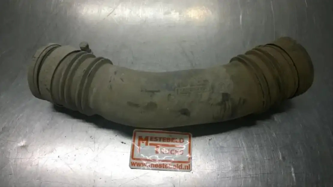 Iveco Luchtleiding - Sistema de admisión de aire para Camión: foto 1 Iveco Luchtleiding - Sistema de admisión de aire para Camión: foto 1