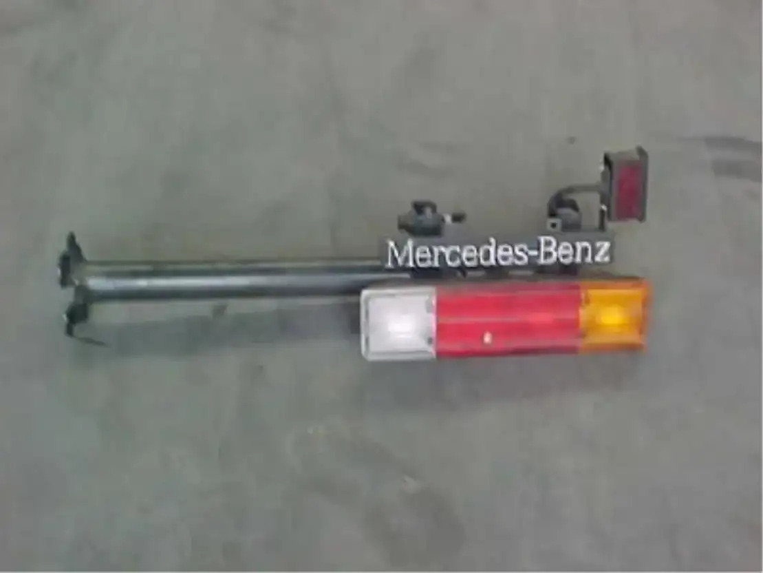 Mercedes-Benz Achterlicht+steun - Sistema eléctrico para Camión: foto 1 Mercedes-Benz Achterlicht+steun - Sistema eléctrico para Camión: foto 1