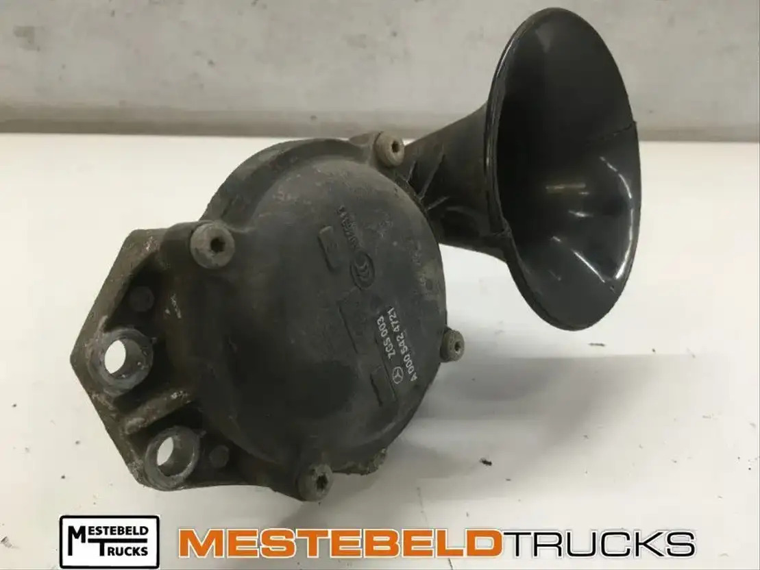 Mercedes-Benz Claxon - Bastidor/ Chasis para Camión: foto 1 Mercedes-Benz Claxon - Bastidor/ Chasis para Camión: foto 1