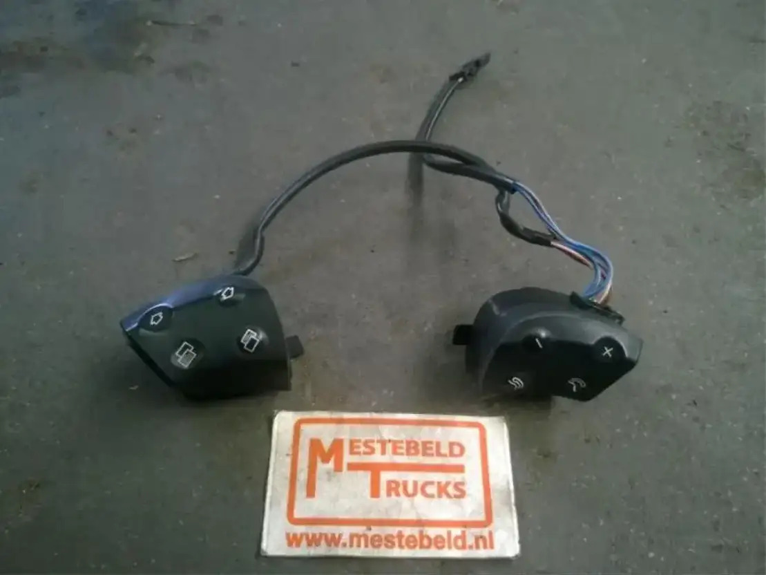 Mercedes-Benz Multiplexschakelaars Actros MP3 - Sistema eléctrico para Camión: foto 1 Mercedes-Benz Multiplexschakelaars Actros MP3 - Sistema eléctrico para Camión: foto 1