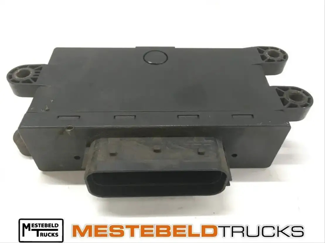 Mercedes-Benz Uitlaatgas nabehandelingsunit - Silenciador/ Sistema de escape para Camión: foto 1 Mercedes-Benz Uitlaatgas nabehandelingsunit - Silenciador/ Sistema de escape para Camión: foto 1