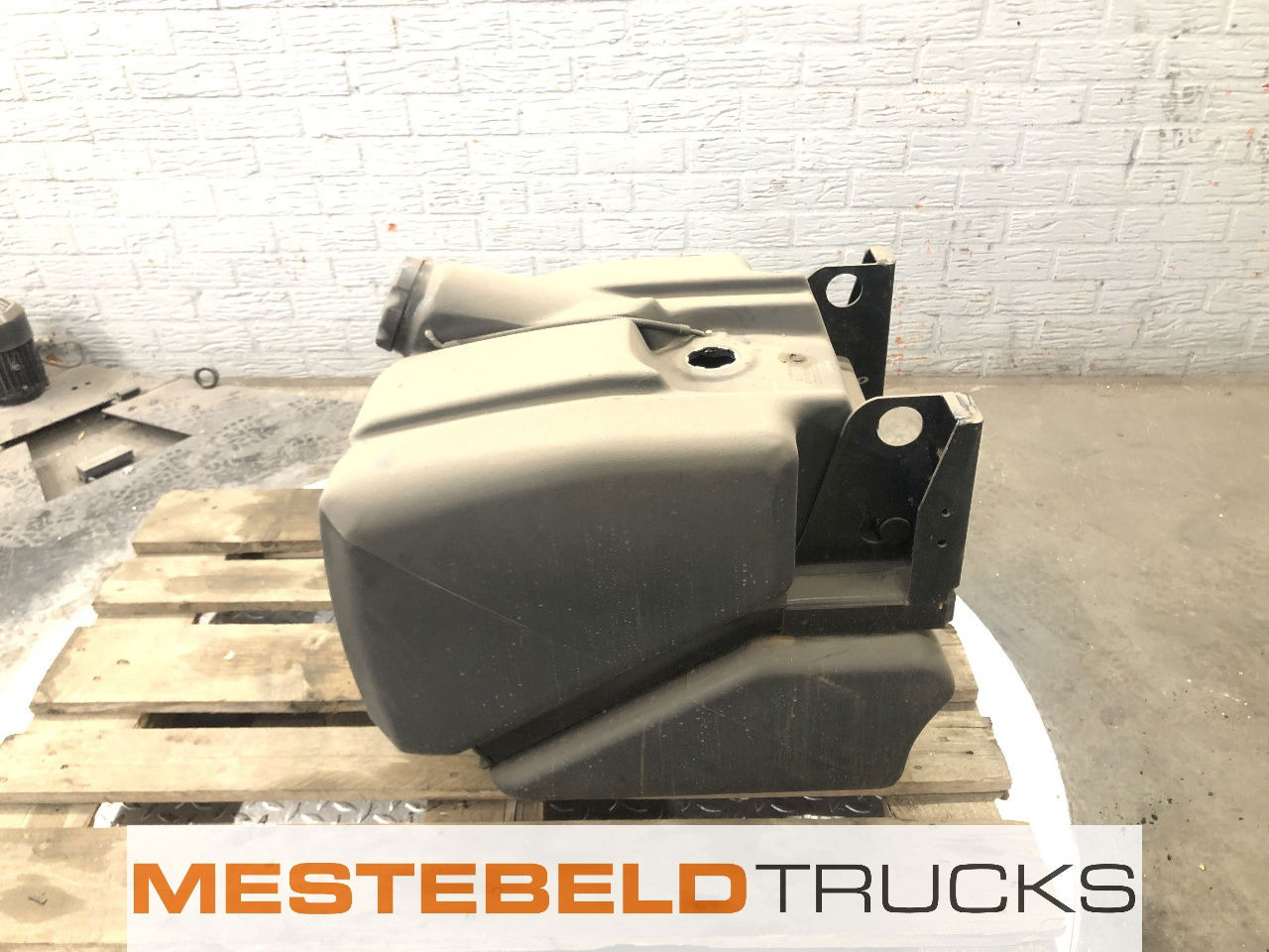Renault Brandstoftank kunststof 125 liter Midlum - Procesamiento de combustible para Camión: foto 1 Renault Brandstoftank kunststof 125 liter Midlum - Procesamiento de combustible para Camión: foto 1