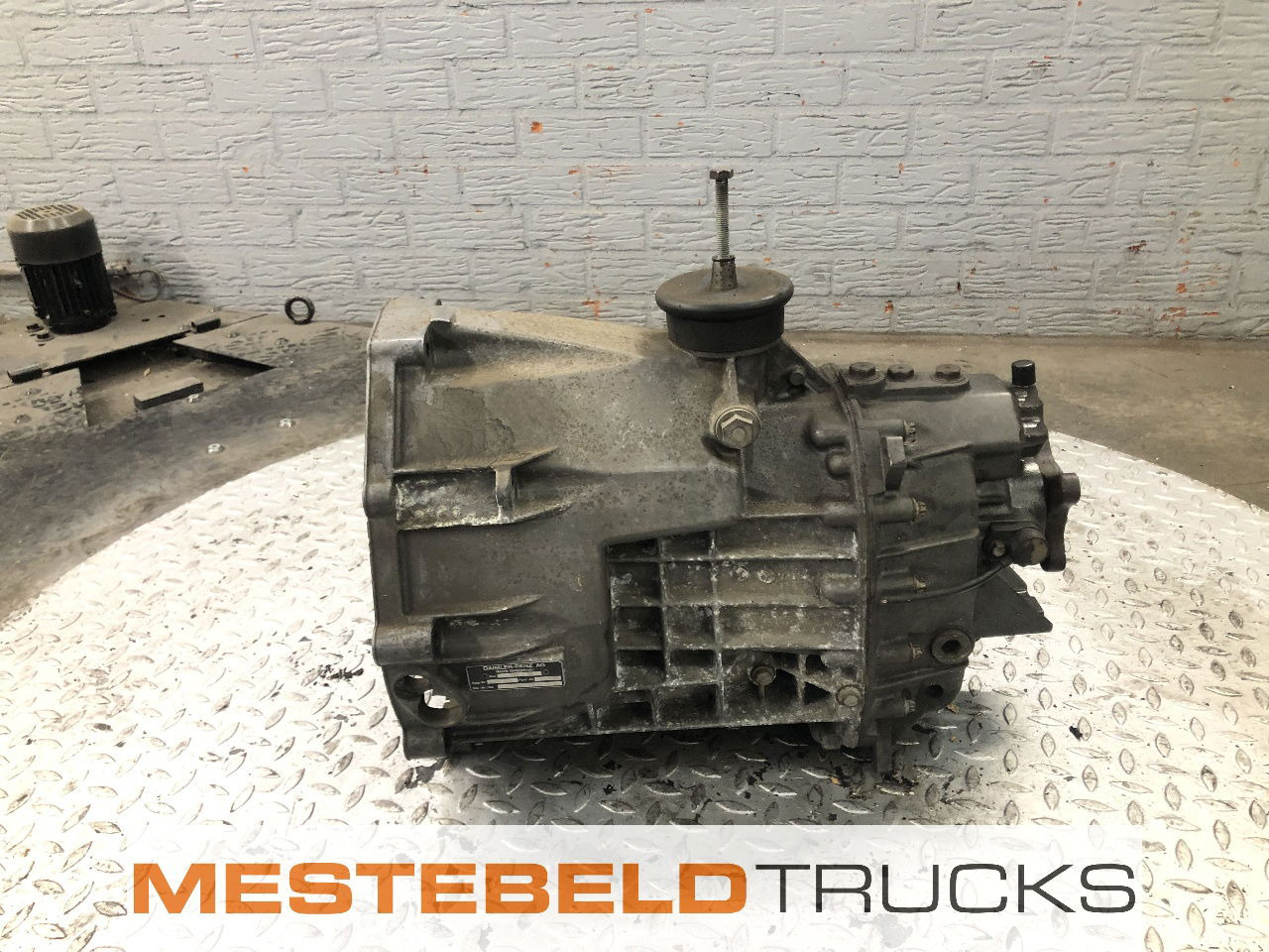 Volkswagen Versnellingsbak Crafter LT 2.5 G28-5R - Caja de cambios y piezas para Camión: foto 1 Volkswagen Versnellingsbak Crafter LT 2.5 G28-5R - Caja de cambios y piezas para Camión: foto 1
