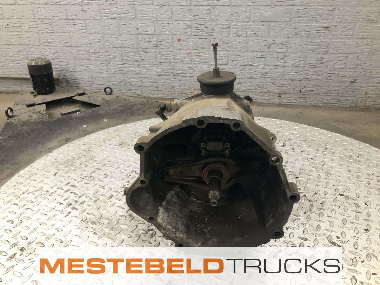 Volkswagen Versnellingsbak Crafter LT 2.5 G28-5R - Caja de cambios y piezas para Camión: foto 4 Volkswagen Versnellingsbak Crafter LT 2.5 G28-5R - Caja de cambios y piezas para Camión: foto 4