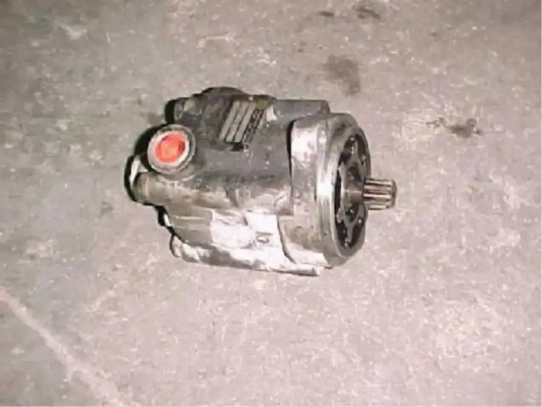 Volvo Stuurpomp FLC - Motor y piezas para Camión: foto 1 Volvo Stuurpomp FLC - Motor y piezas para Camión: foto 1