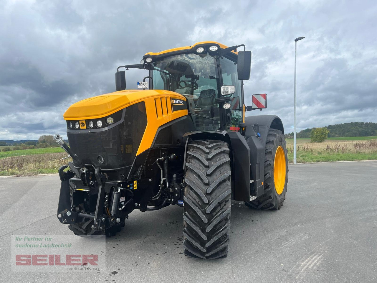 Tractor JCB Fastrac 8330: foto 1