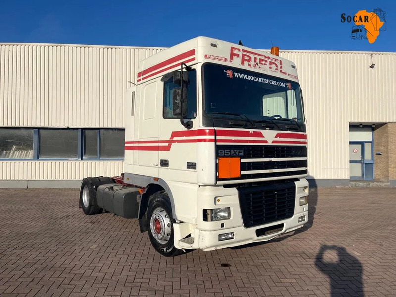 DAF XF 95.430 Manual-Gear Euro 3 - Cabeza tractora: foto 1 DAF XF 95.430 Manual-Gear Euro 3 - Cabeza tractora: foto 1