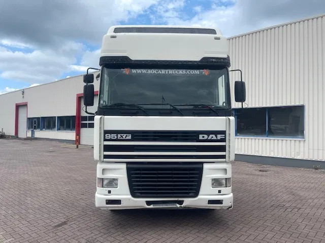 DAF XF 95.480 Euro 2 Manual-gear - Cabeza tractora: foto 2 DAF XF 95.480 Euro 2 Manual-gear - Cabeza tractora: foto 2