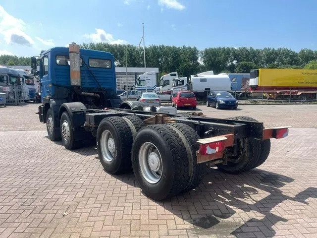 MAN 32.403 8x4 chassis Manual Full Steel - Camión chasis: foto 4 MAN 32.403 8x4 chassis Manual Full Steel - Camión chasis: foto 4