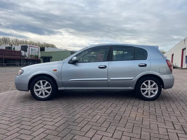 Nissan Almera Airco Manual gear APK Cruise control - Hatchback: foto 4 Nissan Almera Airco Manual gear APK Cruise control - Hatchback: foto 4