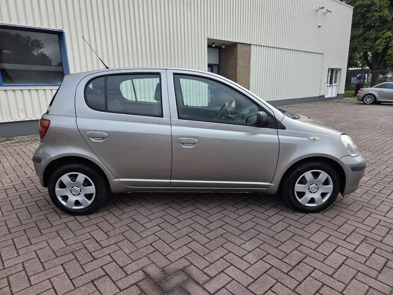 Toyota Yaris 1.3 VVT-i Idols 5drs - Hatchback: foto 2 Toyota Yaris 1.3 VVT-i Idols 5drs - Hatchback: foto 2