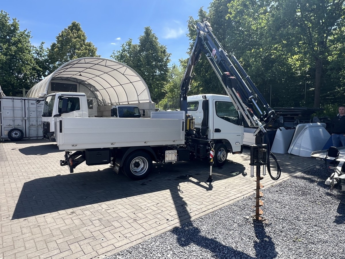 FUSO 3S15 Alu Pritsche 2.80m Ladekran Bohrgerät - Furgoneta caja abierta: foto 2 FUSO 3S15 Alu Pritsche 2.80m Ladekran Bohrgerät - Furgoneta caja abierta: foto 2