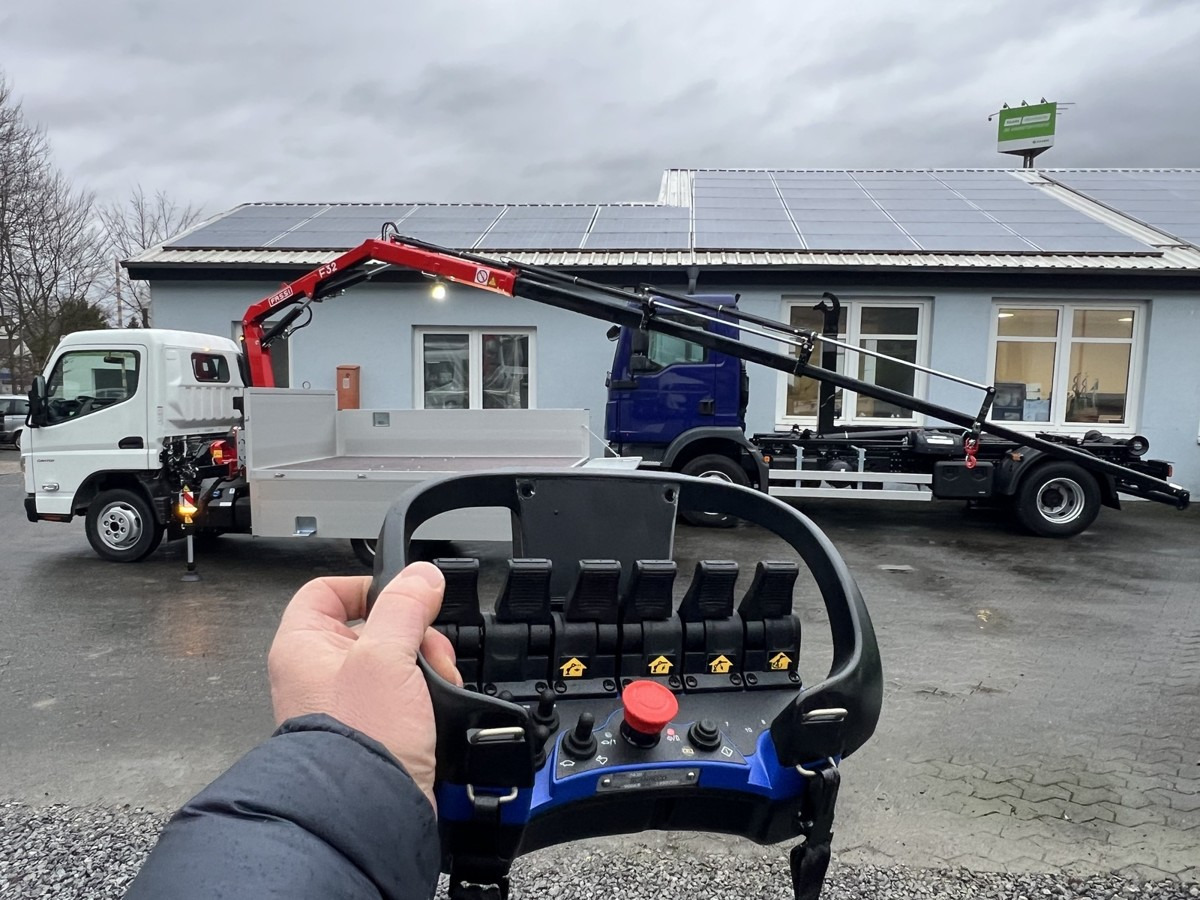 FUSO 3S15 Alu Pritsche 2.80m Ladekran Funk! - Furgoneta caja abierta: foto 2 FUSO 3S15 Alu Pritsche 2.80m Ladekran Funk! - Furgoneta caja abierta: foto 2